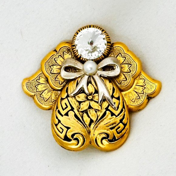 Vintage Angel Brooch w/Beautiful Clear RIvoli Crystal & Faux Pearl - Signed - Picture 1 of 8